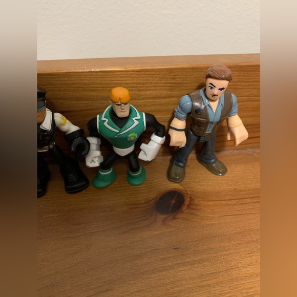 Lot of 4 Imaginext Figures - Picture 3 of 3